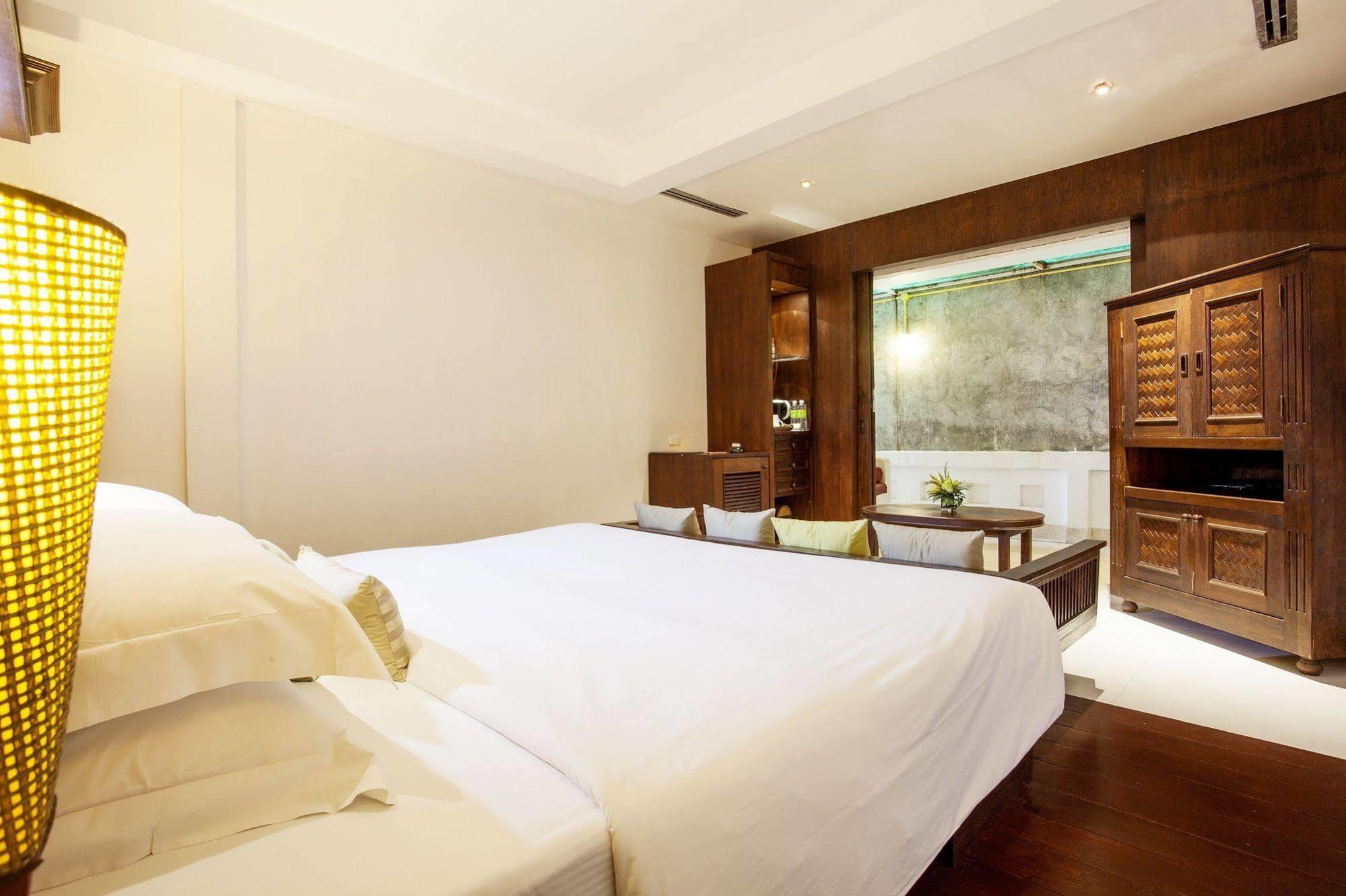 Safari Beach Hotel - SHA Extra Plus Patong Exterior foto
